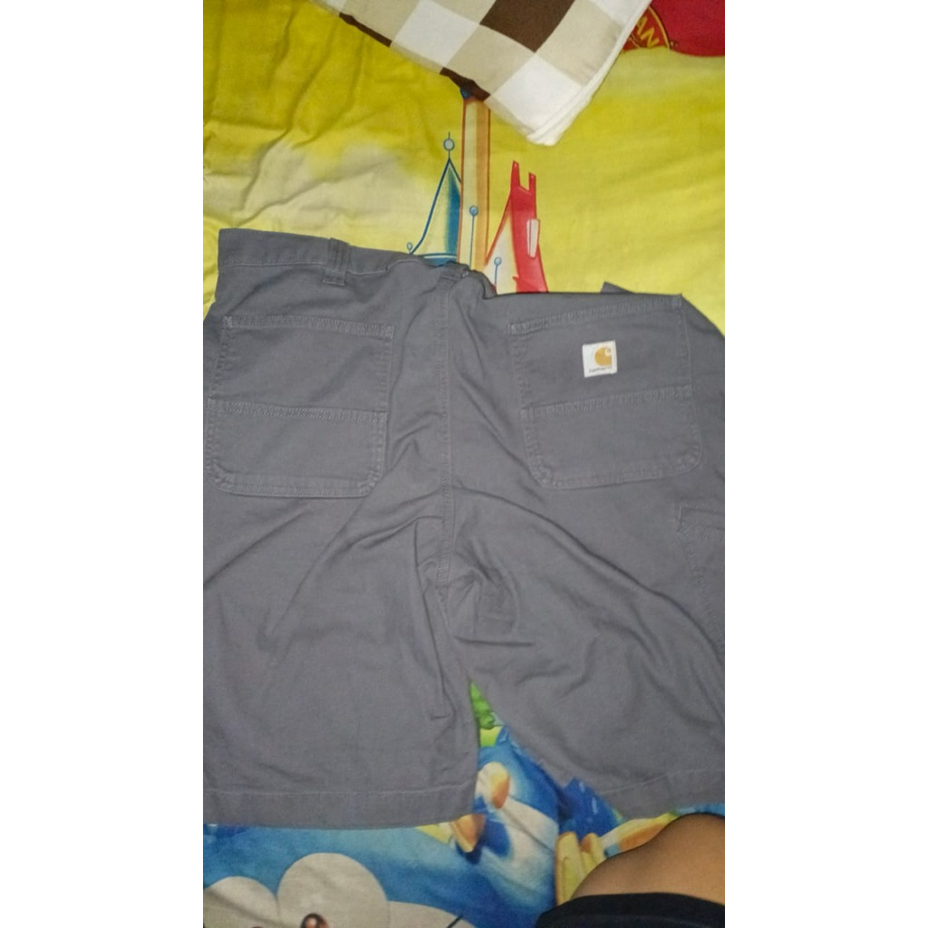 Celana pendek carhartt