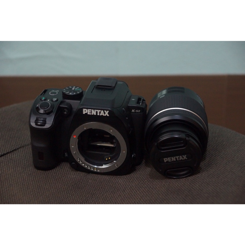 Pentax K-S2 Lensa Zoom 50-200mm