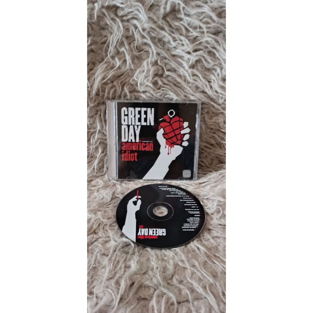GREEN DAY  PRESENTS AMERICAN IDIOT  KASET CD