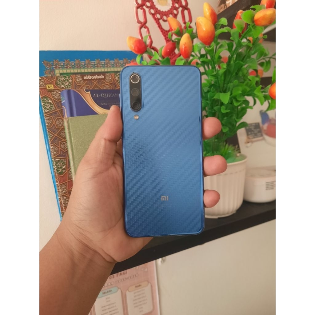 Xiaomi MI 9 SE ram 6/128 GB kondisi mulus, lcd original no minus