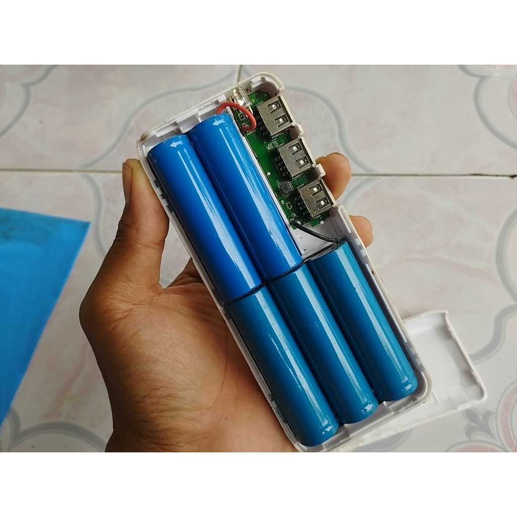 powerbank gambling isi 5 baterai 18650 buat praktek