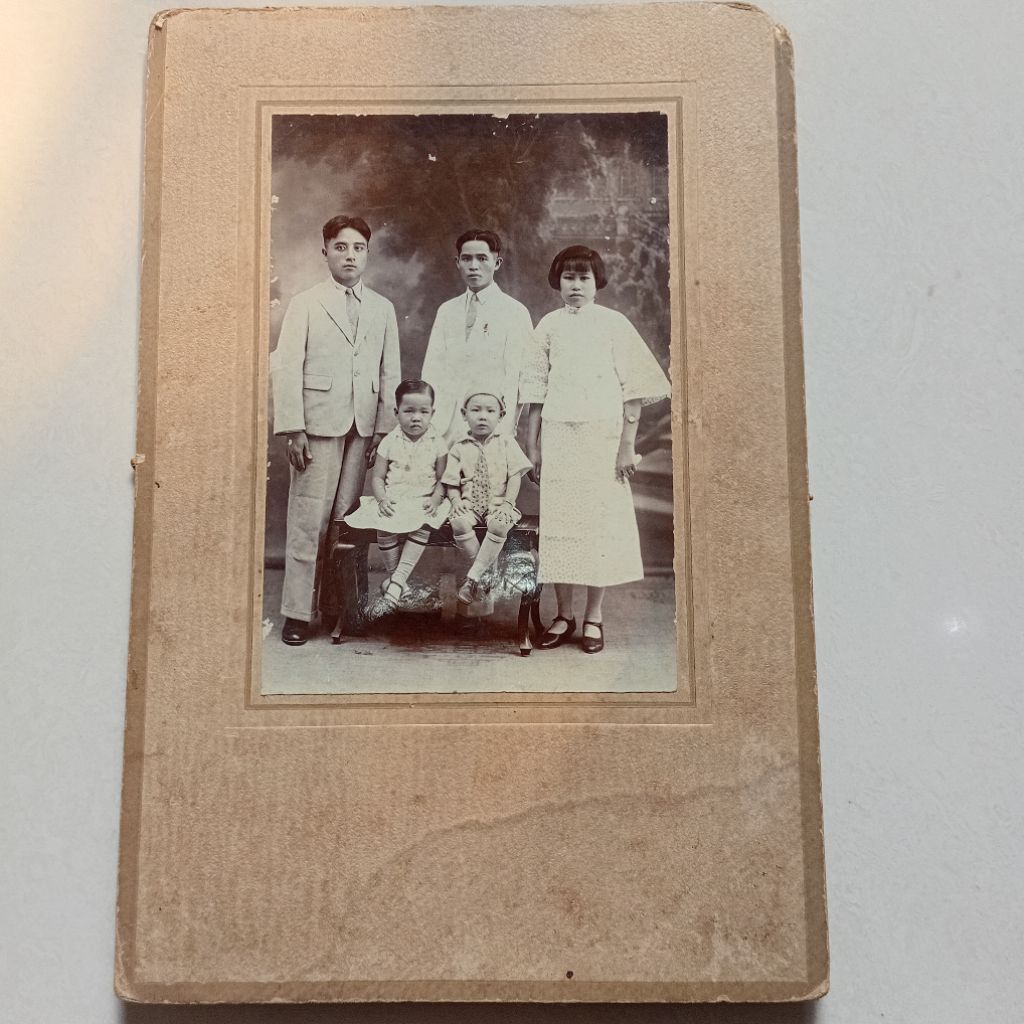 Foto Jadul Keluarga Peranakan