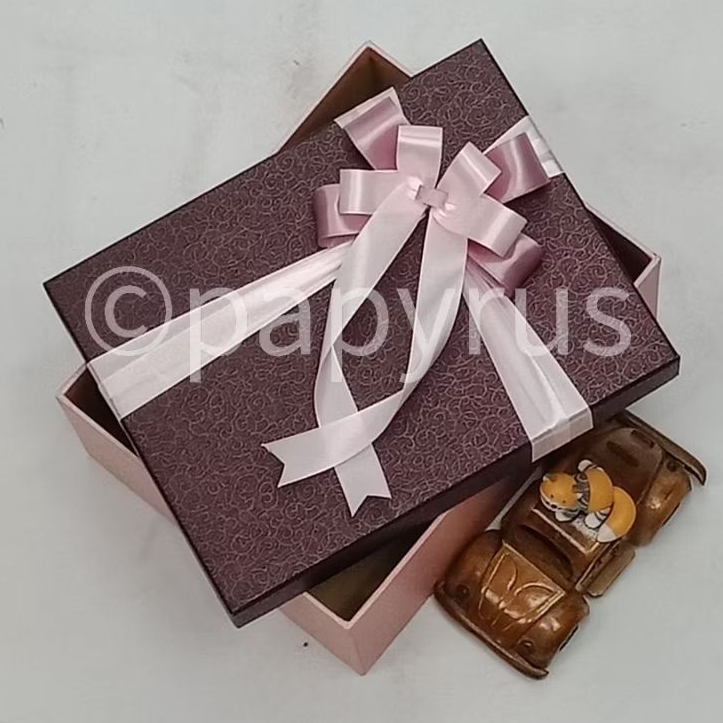 

PAPYRUS Kombinasi 17,5x22,5 Tinggi 5cm Kotak Kado Gift Box Hardbox Hampers V2