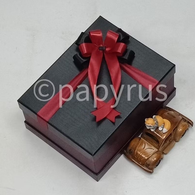 

PAPYRUS Sandwich 17,5x22,5 Tinggi 10cm Kotak Kado Gift Box V2