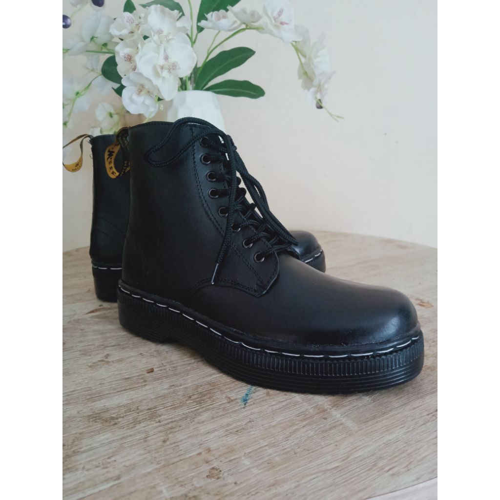 dr Martin full black kulit