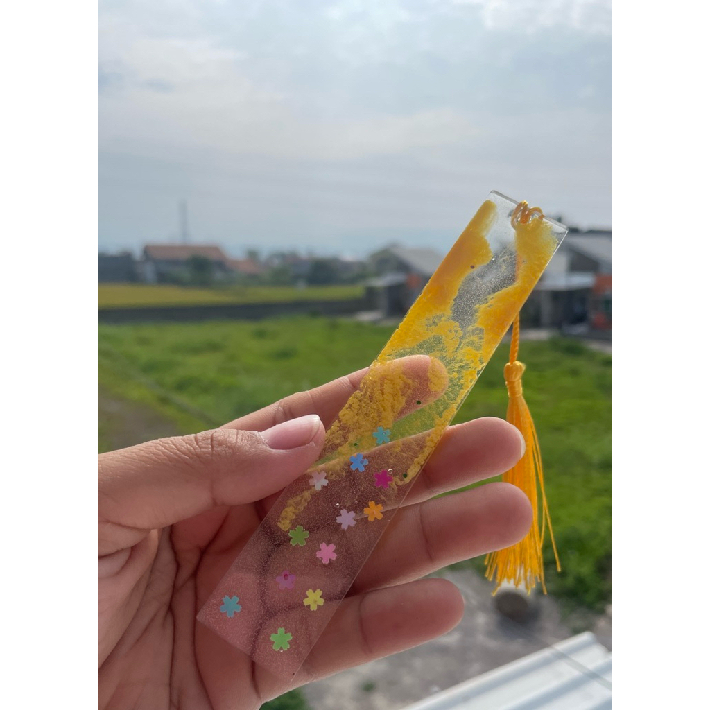 

Pembatas Buku || Resin Custom
