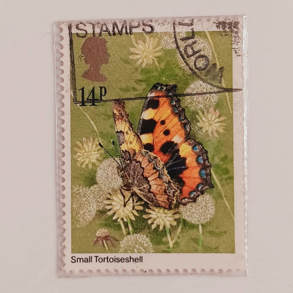 

(AA) Perangko Inggris Britania Raya Butterflies (1981) - Small Tortoiseshell (Aglais urticae) 14p Used