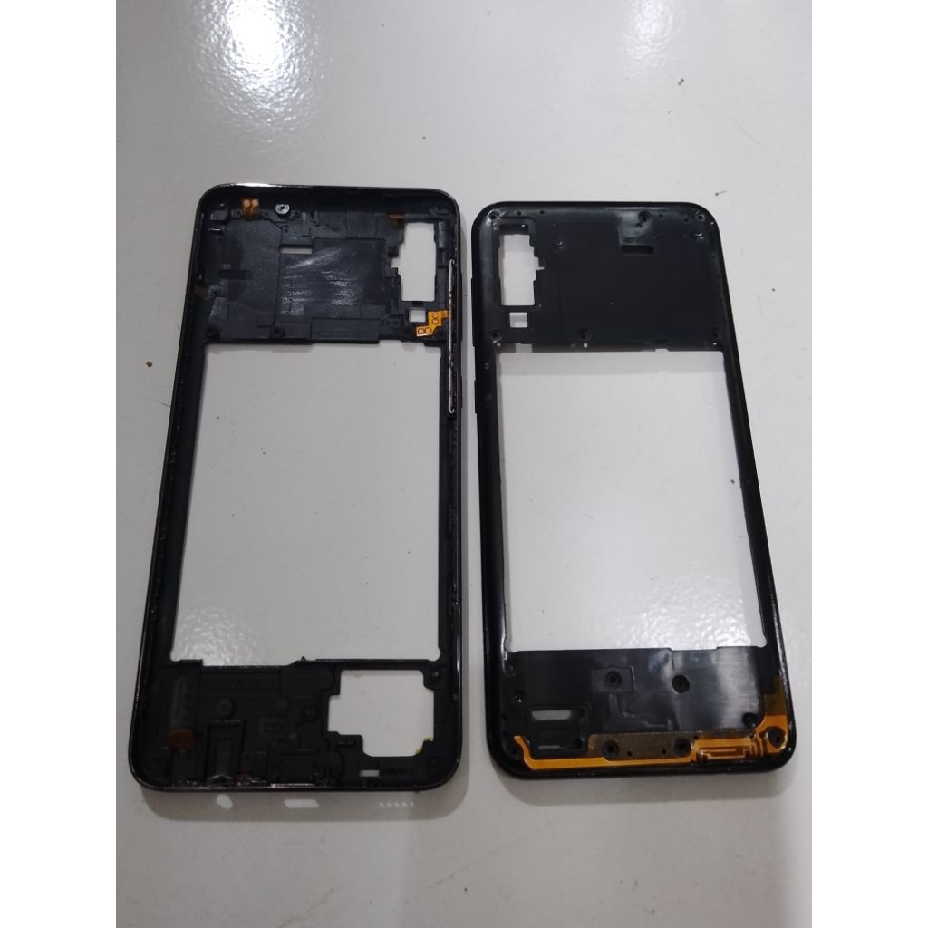 Bezel Tulang Tengah Samsung A70
