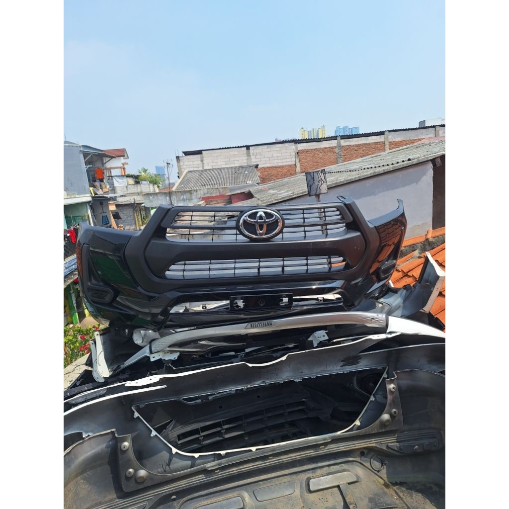 bemper depan hilux 2022