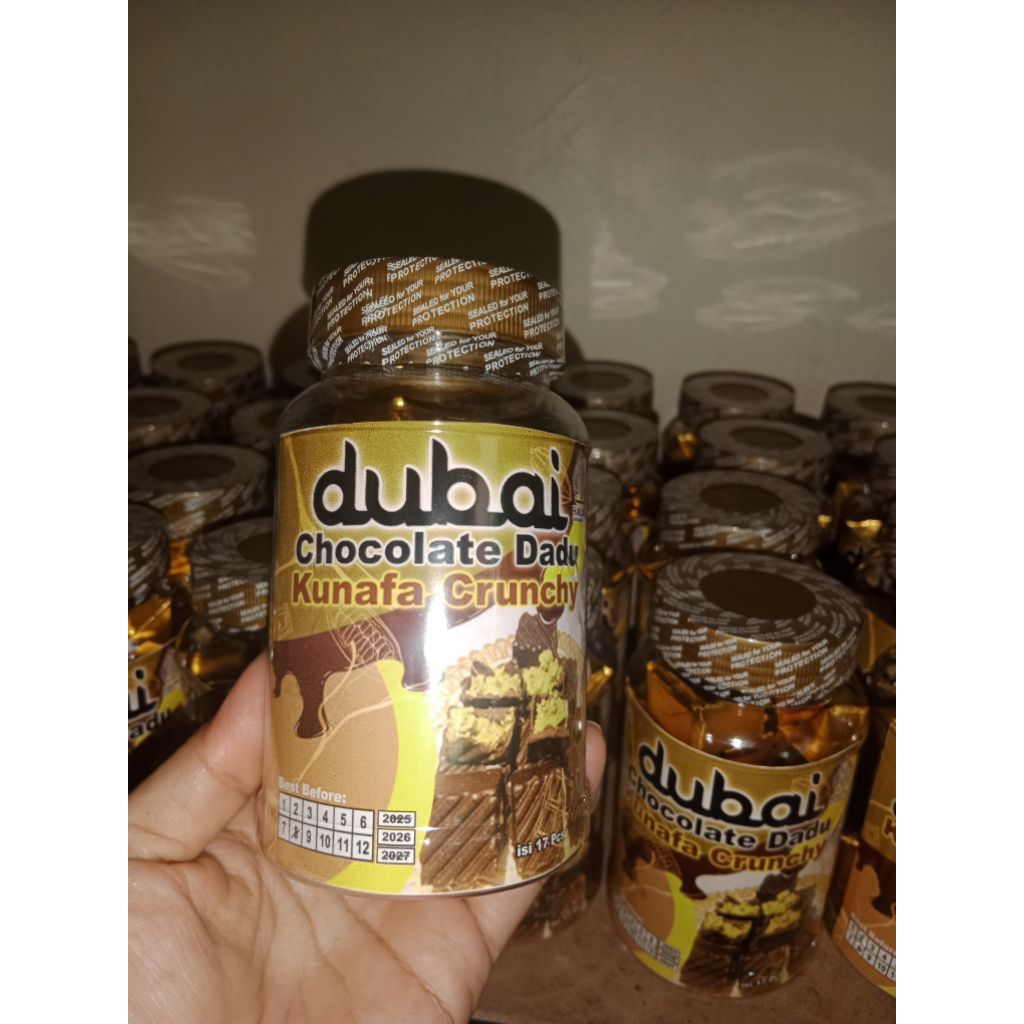 Yummy Dubai Chocolate Dadu Kunafa Crunchy/isi 17 pcs per toples/dijual 2000an/jajanan anak-anak