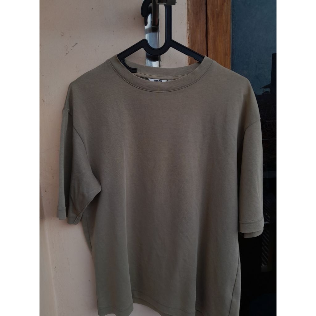 Tshirt Uniqlo U AIRism  size M. [NET]  preloved/second/vintage