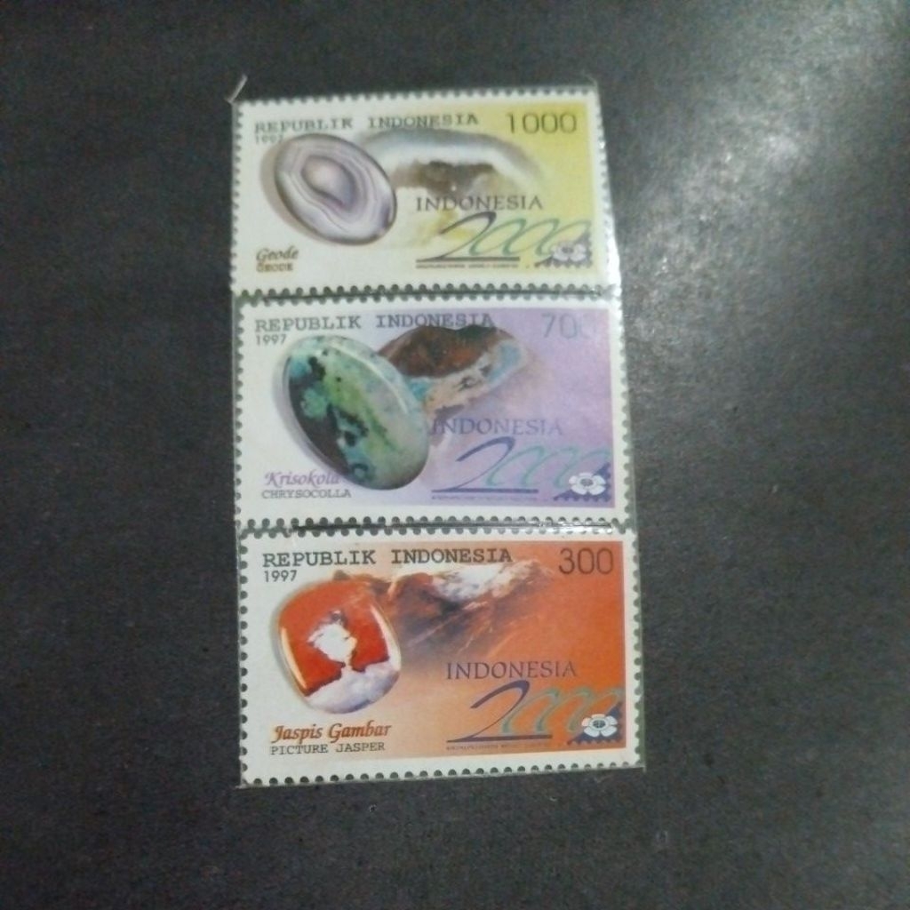 

3 PERANGKO TAHUN 1997 @1000 + @700 + @300