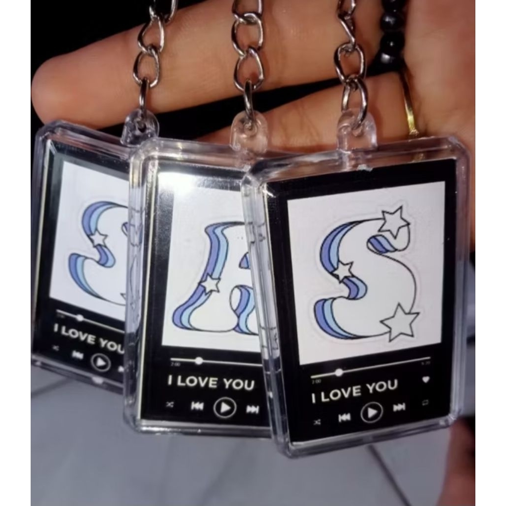 gantungan kunci inisial huruf custom 2 sisi