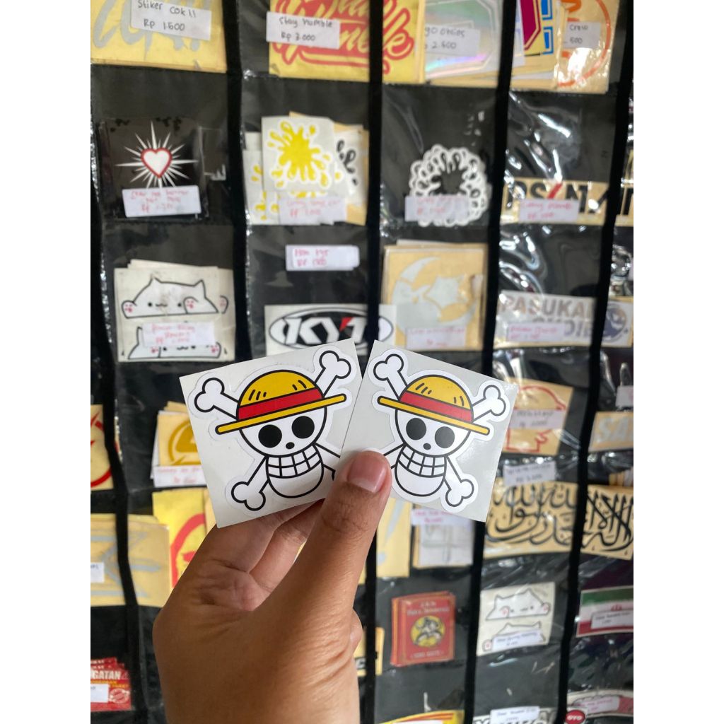 

Stiker Logo Topi Jerami motor vinyl cutting murah bisa satuan (TANPA MINIMAL ORDER)