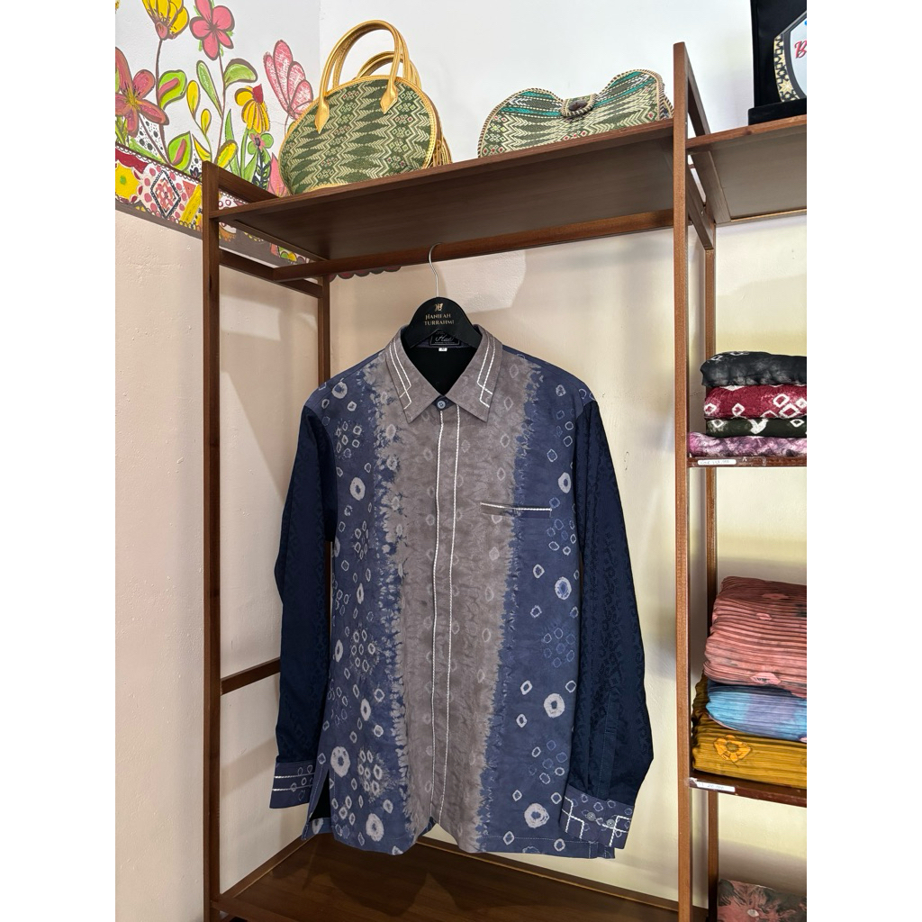 kemeja jumputan pria lengan panjang di Galeri Hanifahturrahmi