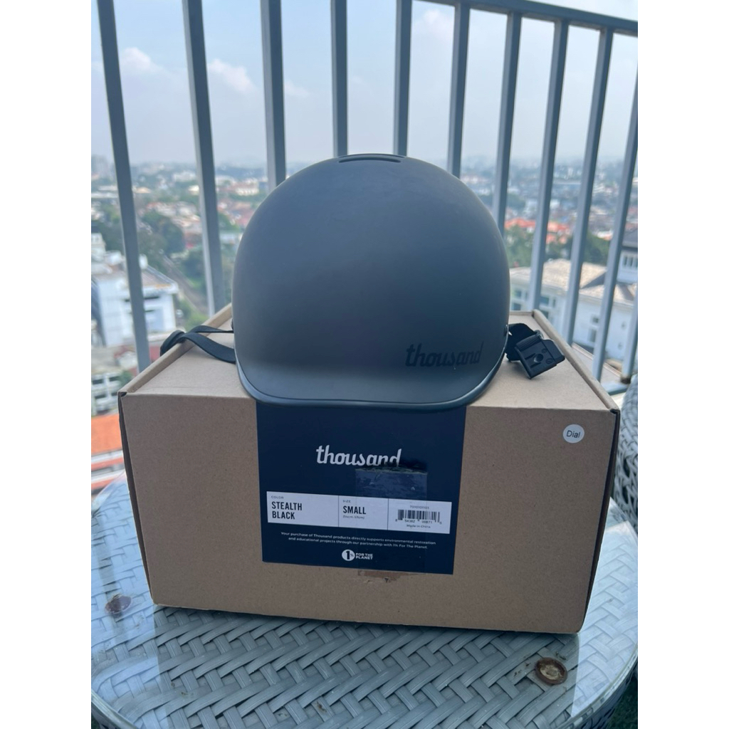 Helm Sepeda Thousand Stealth Black