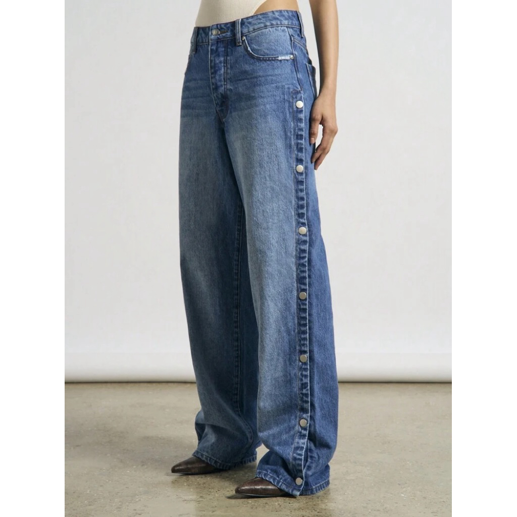 AiiRZ Low-Rise Baggy Jeans