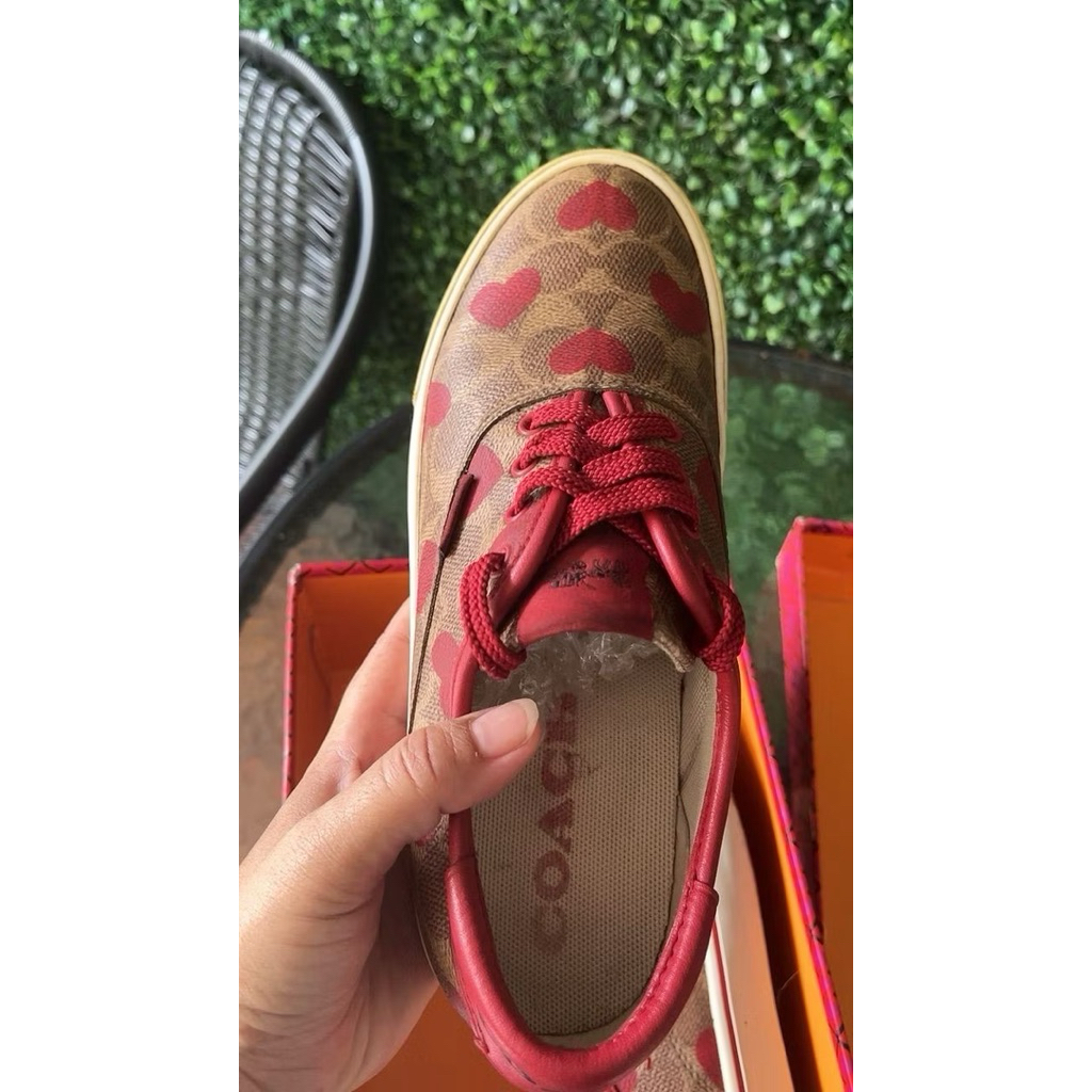 Sepatu sneakers wanita preloved