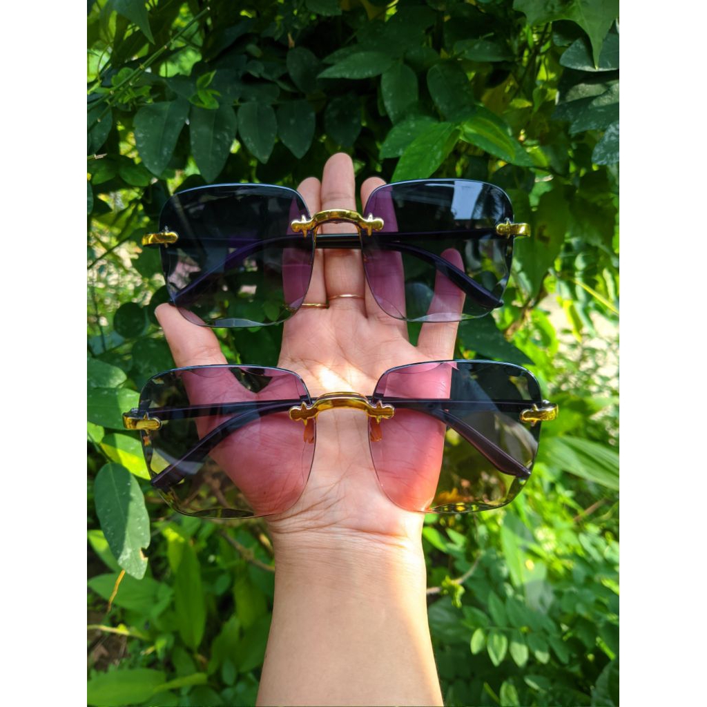 kacamata kotak wanita