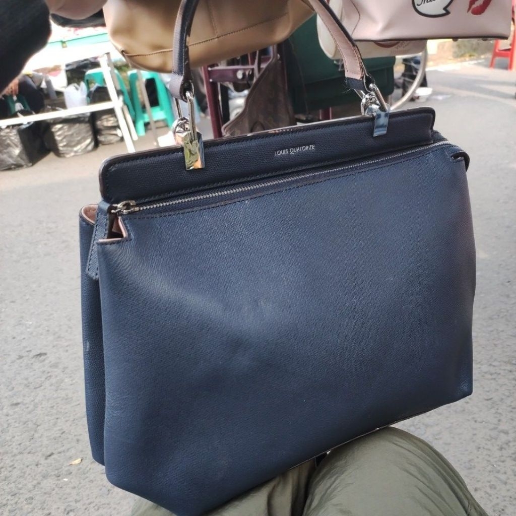 sling bag louis quartoze