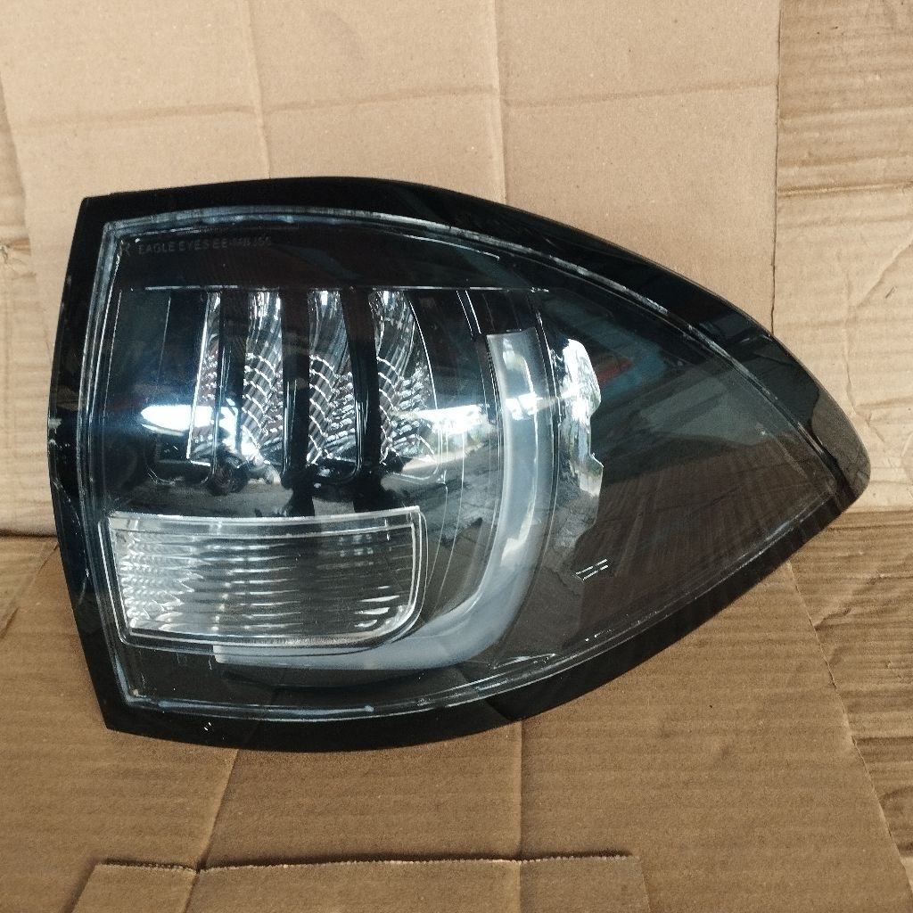 STOPLAMP/LAMPU BELAKANG PAJERO SPORT OLD VARIASI CUSTOM (KANAN)