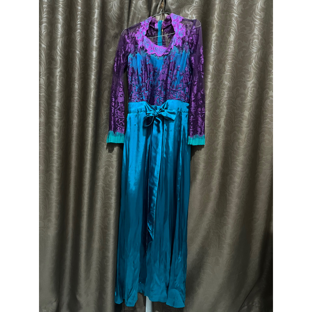 dress brukat ungu tosca