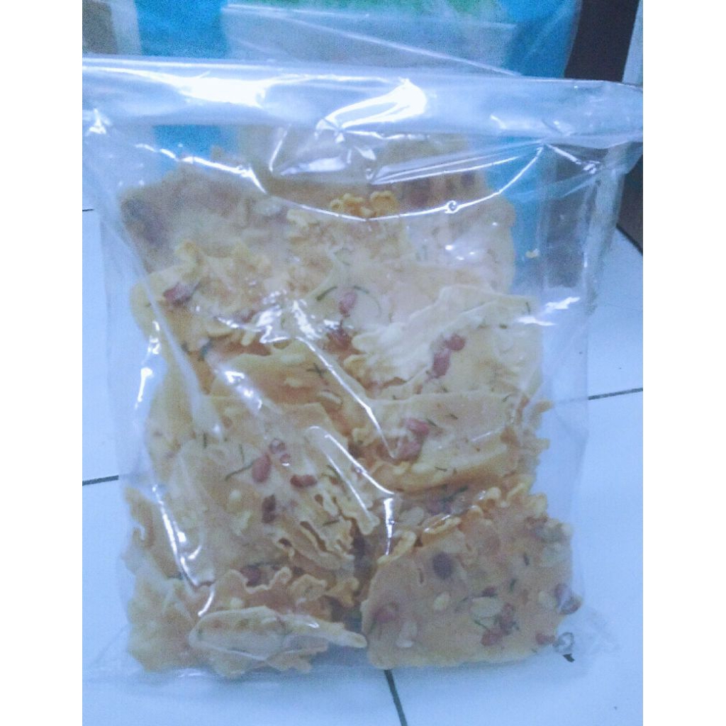 

Peyek Kacang Daun Jeruk 250 gr