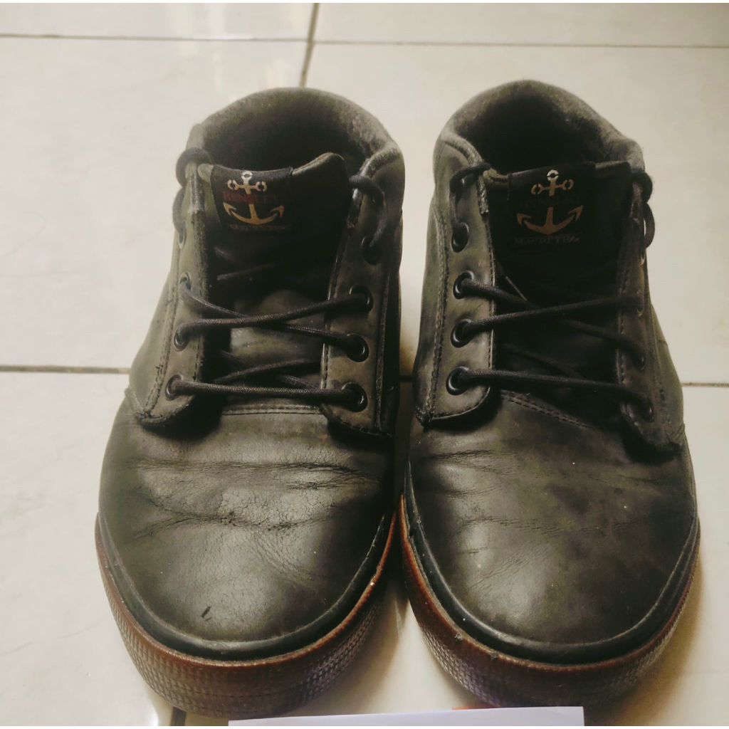 Preloved Macbeth Hensley Black Gum size 42
