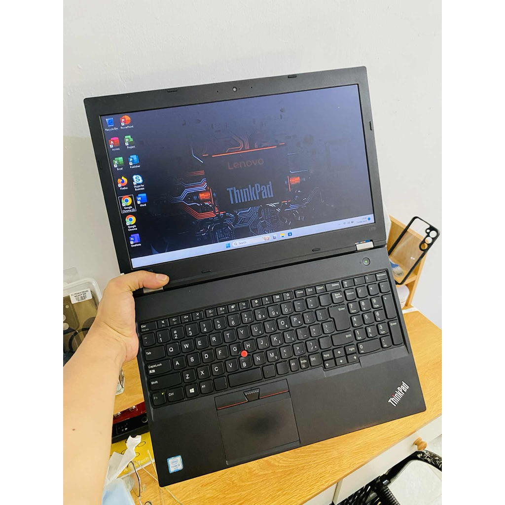 Lenovo ThinKpad L570. core i3 gen 6. ram 8/256GB ssd. normal