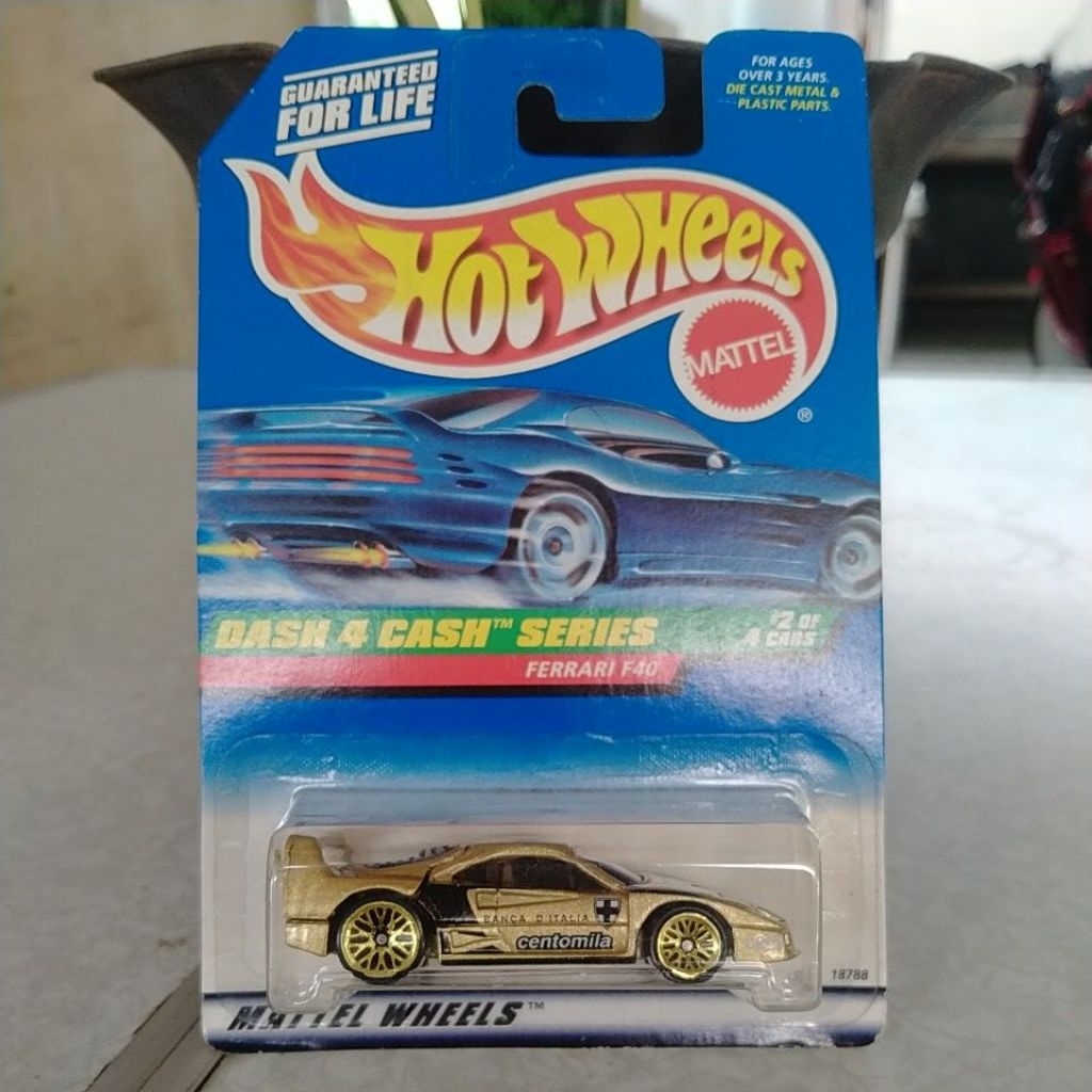 Hotwheels FERRARI F40 gold