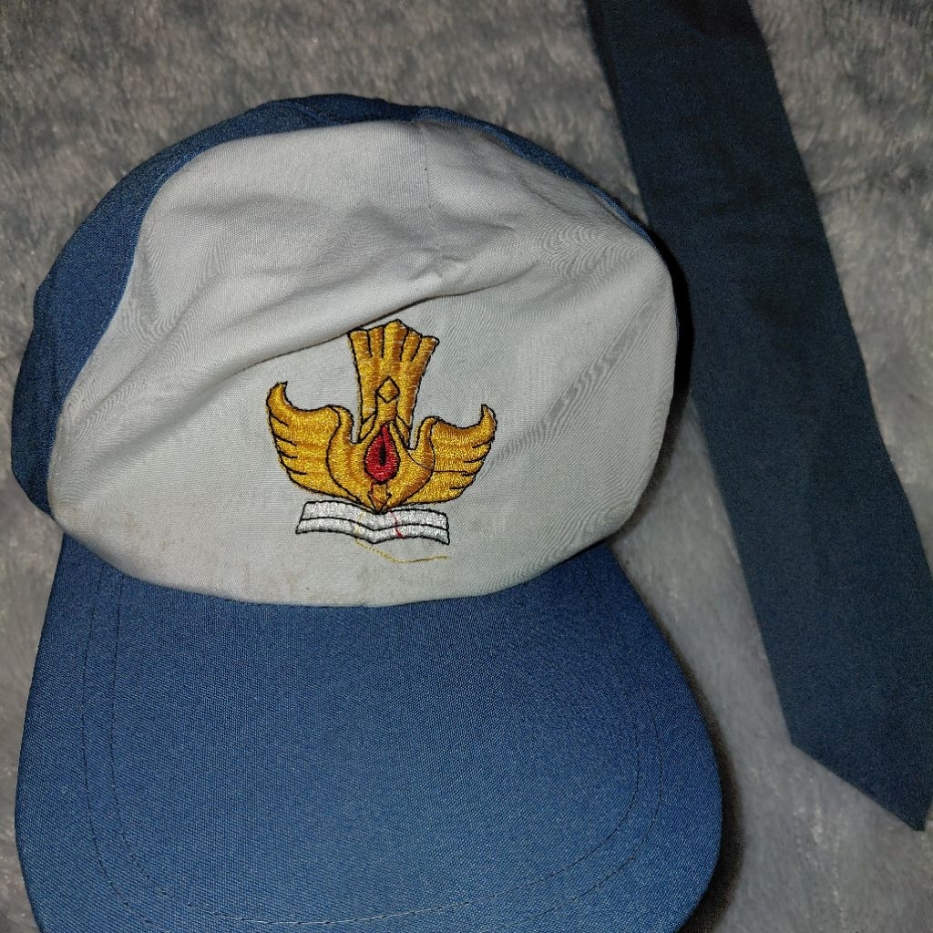 (NEW) Topi Sekolah Abu-abu Bordir SMA/SMK free preloved dasi