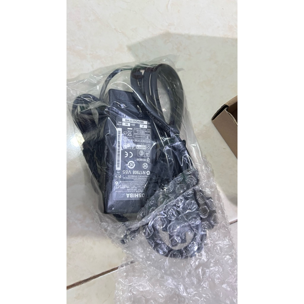 Preloved charger laptop toshiba