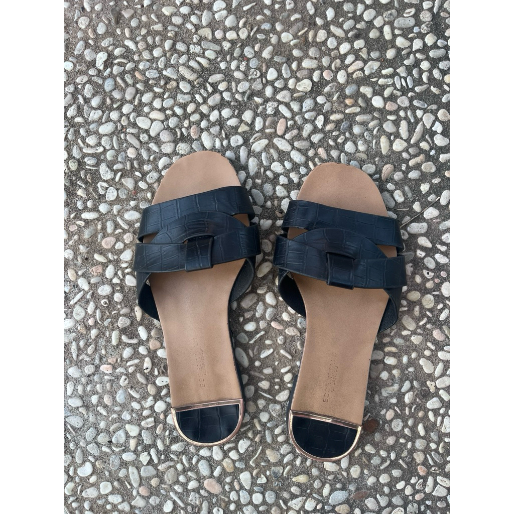 Preloved sandal flat urban n co