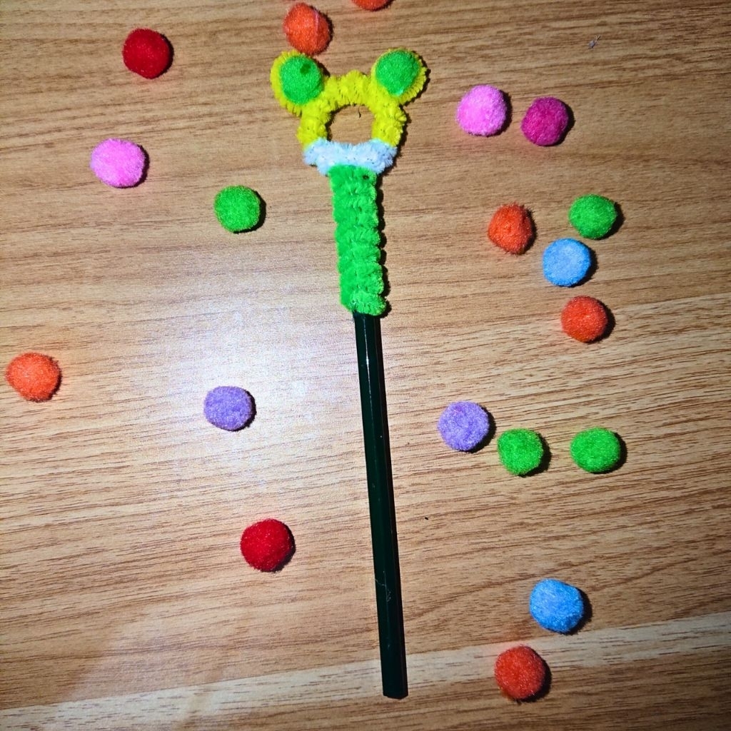 

Pensil custom green kitty