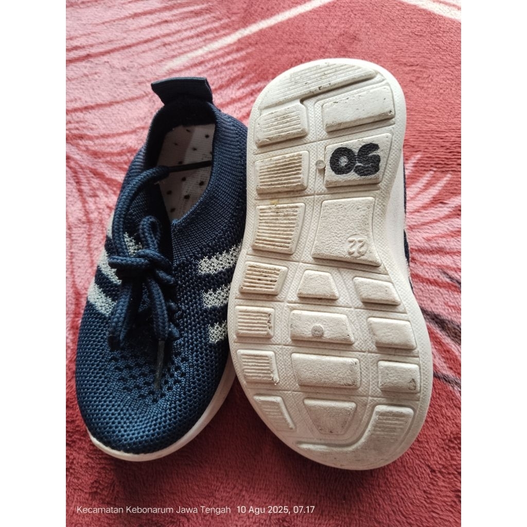 LIKE NEW..SEPATU RAJUT ANAK