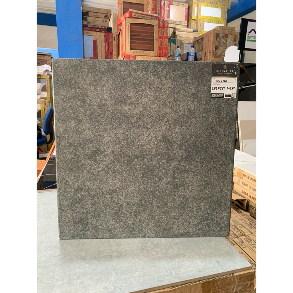 Keramik Lantai Carport/Teras Mulia 50x50cm Everest Nero