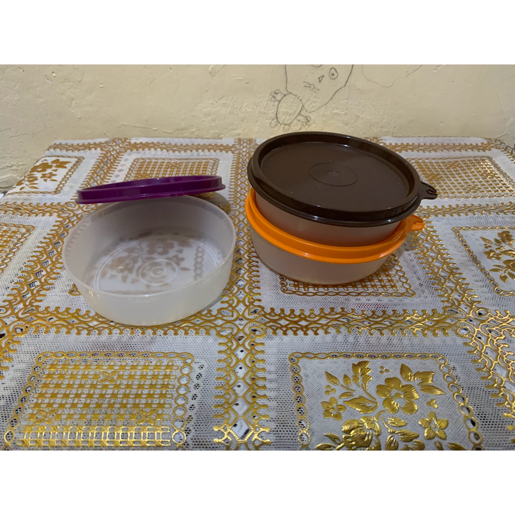 Tupperware small handy bowl
