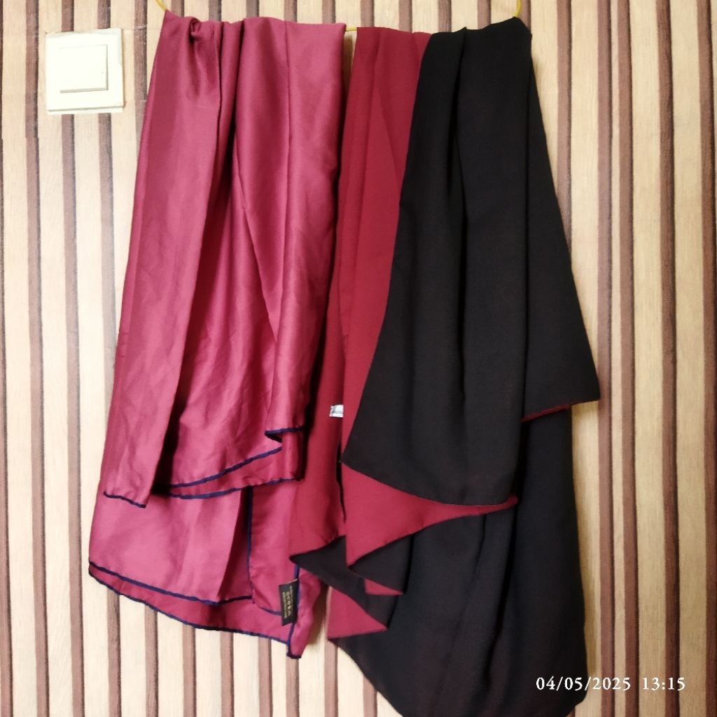 2 pcs Jilbab Segiempat Premium Merah Maroon Hitam Bolak Balik
