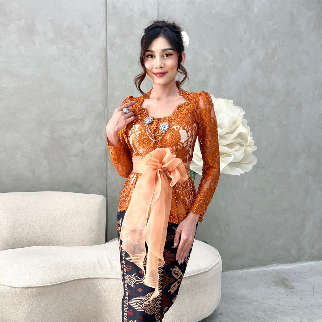 Radhayu| KEBAYA SEGILIMA PAYET |Kebaya Bali Brokat