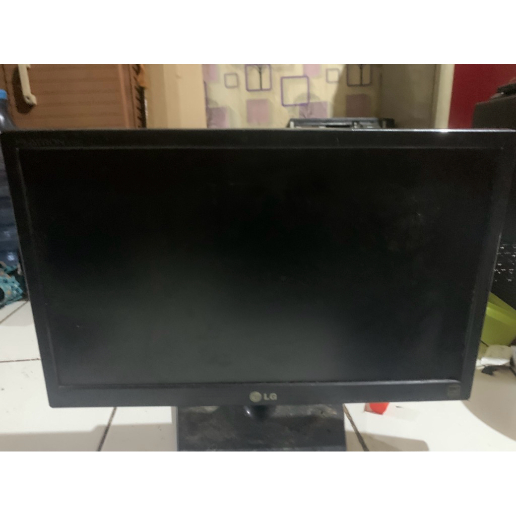 Layar monitor LG 19inch