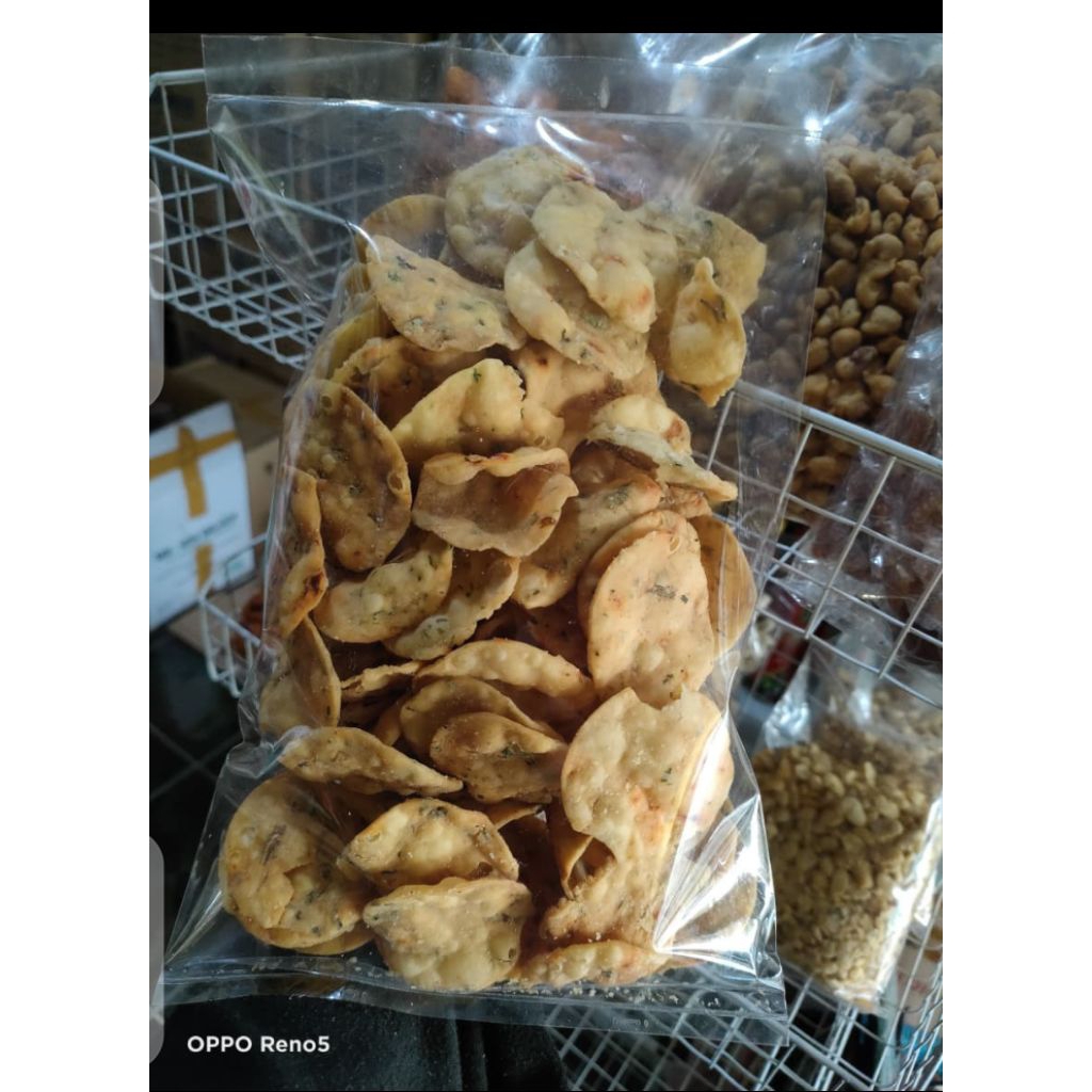 

250 gr Keripik gungek rasa asin gurih sedikit pedas kriuk renyah enak cemilan/makanan ringan murah oleh oleh bandung