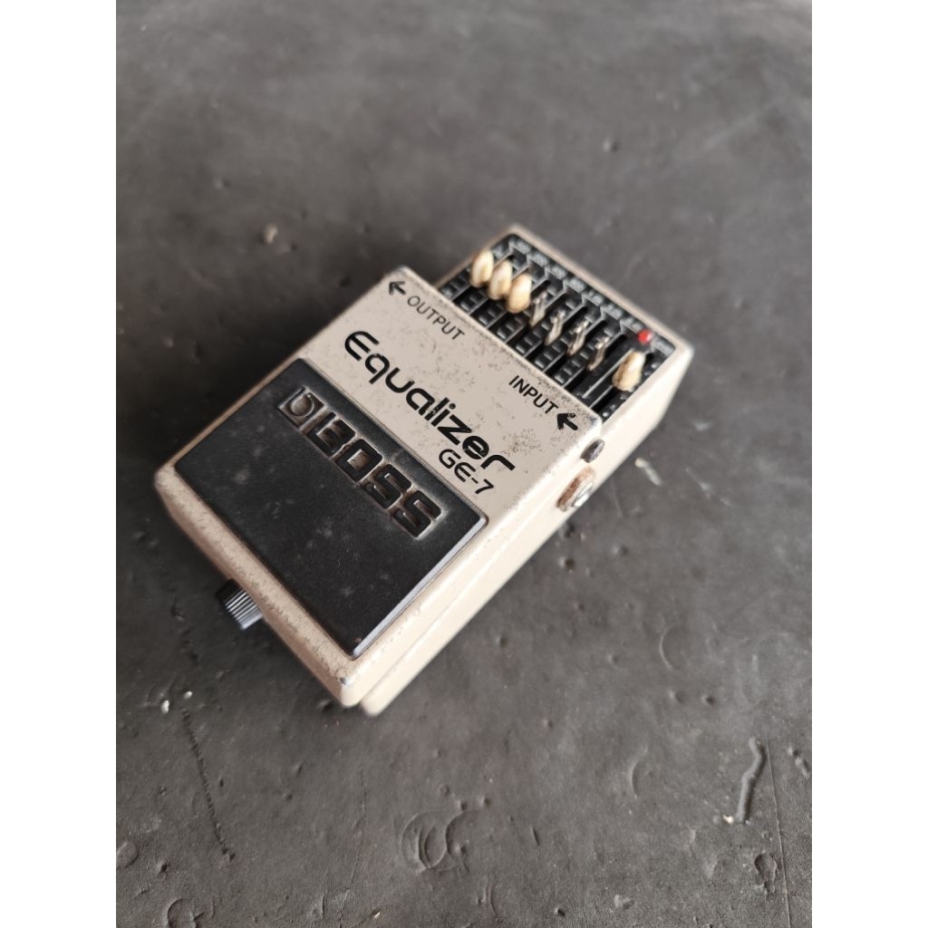 Boss GE 7 Equalizer, efek Gitar, Bisa Buat Bosster dan Cut Frekuensi