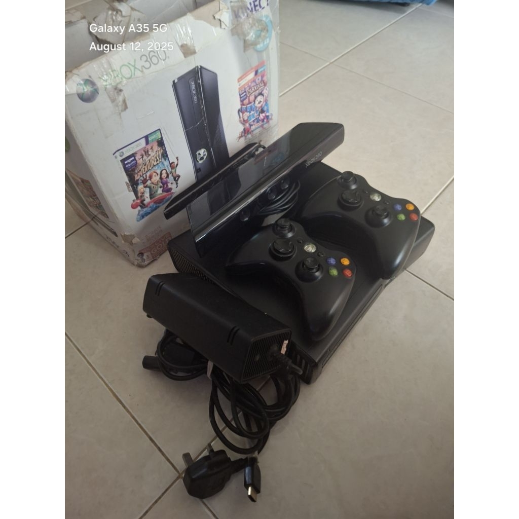 Xbox 360 Plus Kinect