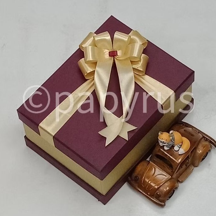 

PAPYRUS Sandwich 15x20 Tinggi 10cm Kotak Kado Gift Box Hardbox Hampers V1