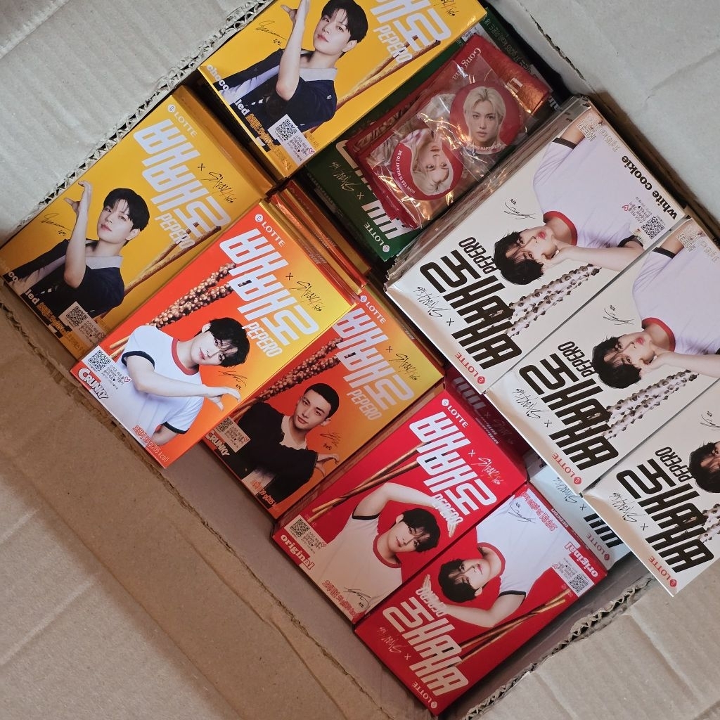 

READY STOCK STRAY KIDS PEPERO KOREA