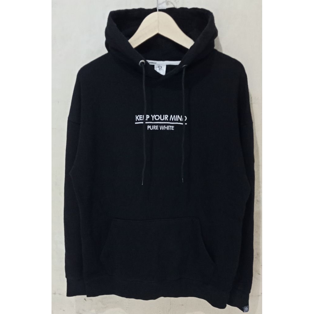 Hoodie ALVINCLO bordir hitam second