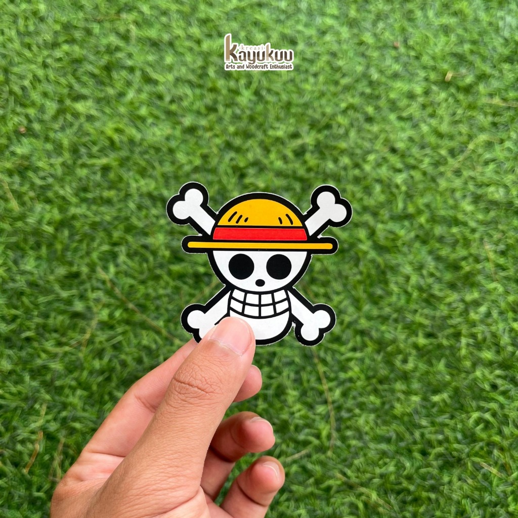 

Kreasikayukuu Stiker Luffy Jolly Roger One Piece – Vinyl Full Color Waterproof 6x6.5 cm