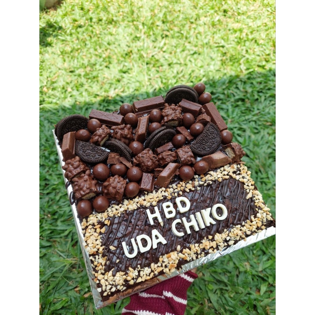 

BROWNIES HIAS 20X20CM TANPA BUAH (B)