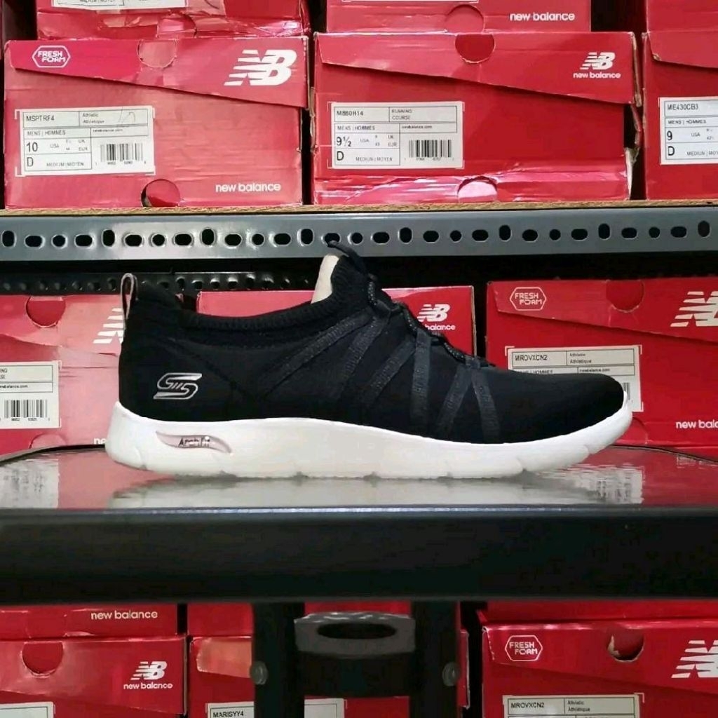 Sepatu Slip-On Skechers Arch Fit Refine Vega