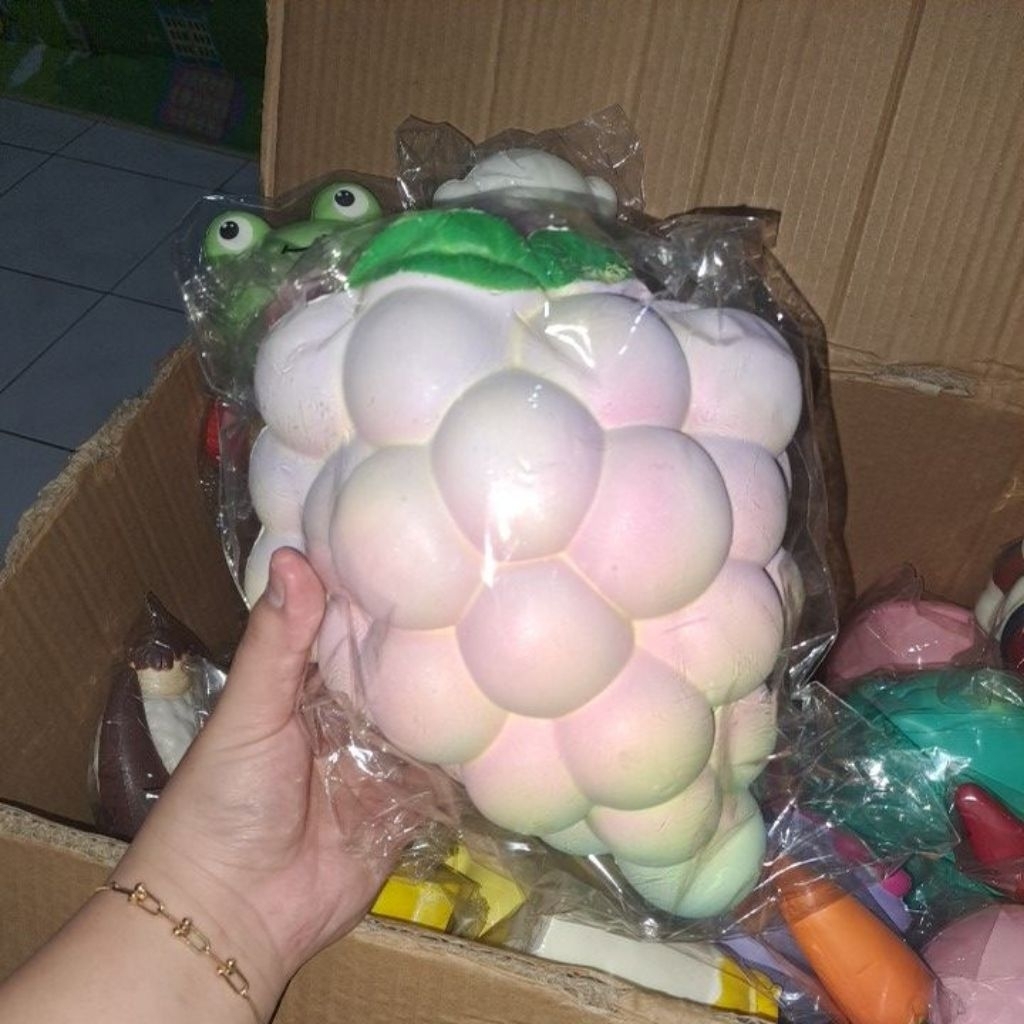 

JDREAM SUPER GIGANTIC GRAPE SQUISHY